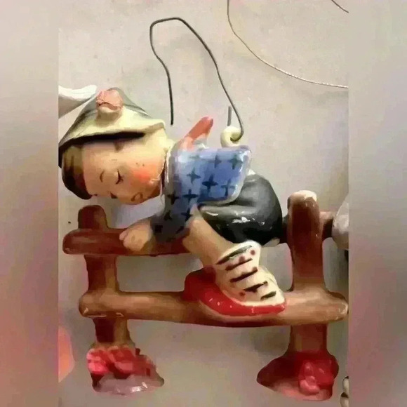 Four Vintage Hummel Style plastic Ornaments made in Hong Kong Good Condition - Picture 4 of 10